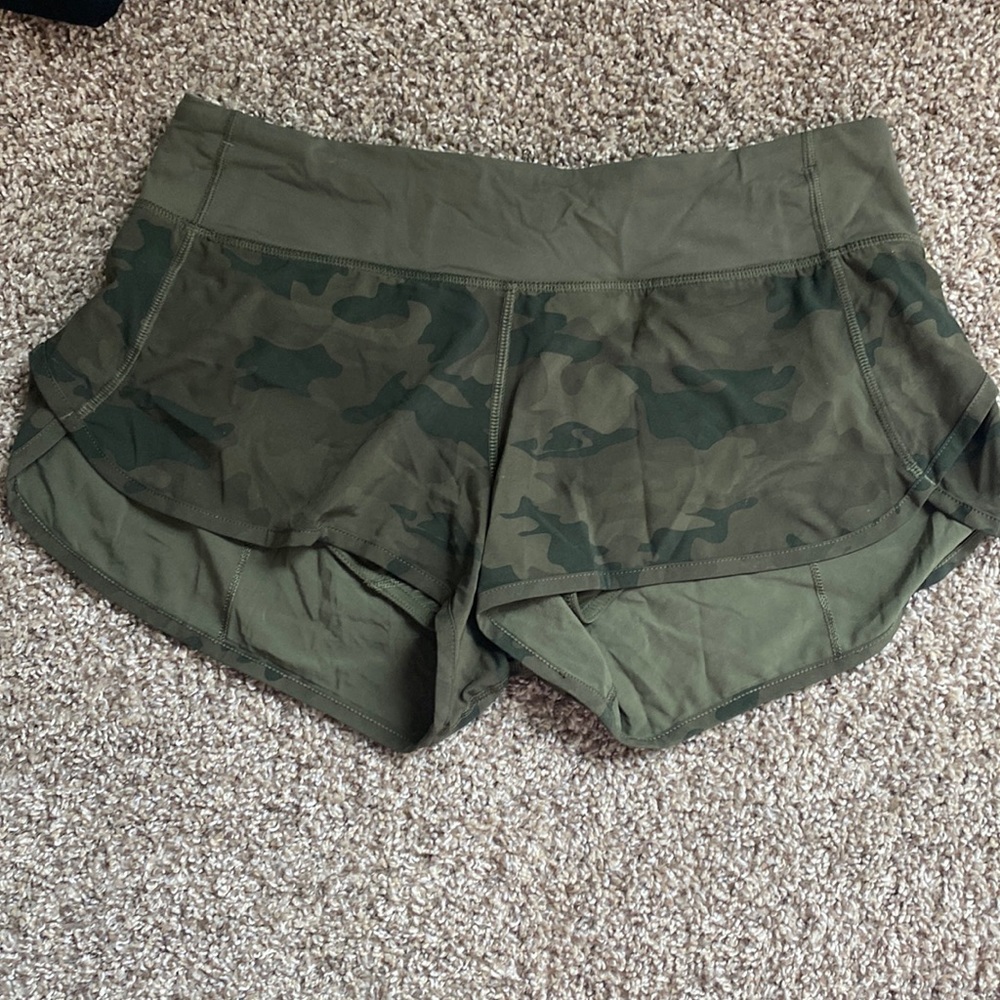 Lululemon 2.5” Low Rise Speedy Short Size 6